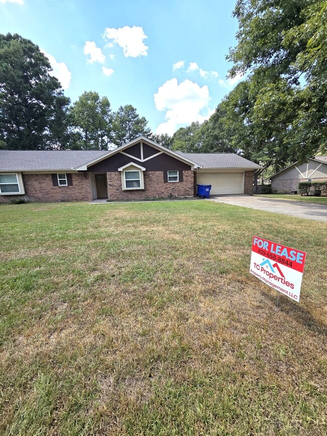 Building Photo - 119 Merry Mark Dr