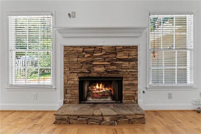 Building Photo - 1249 McLendon Dr
