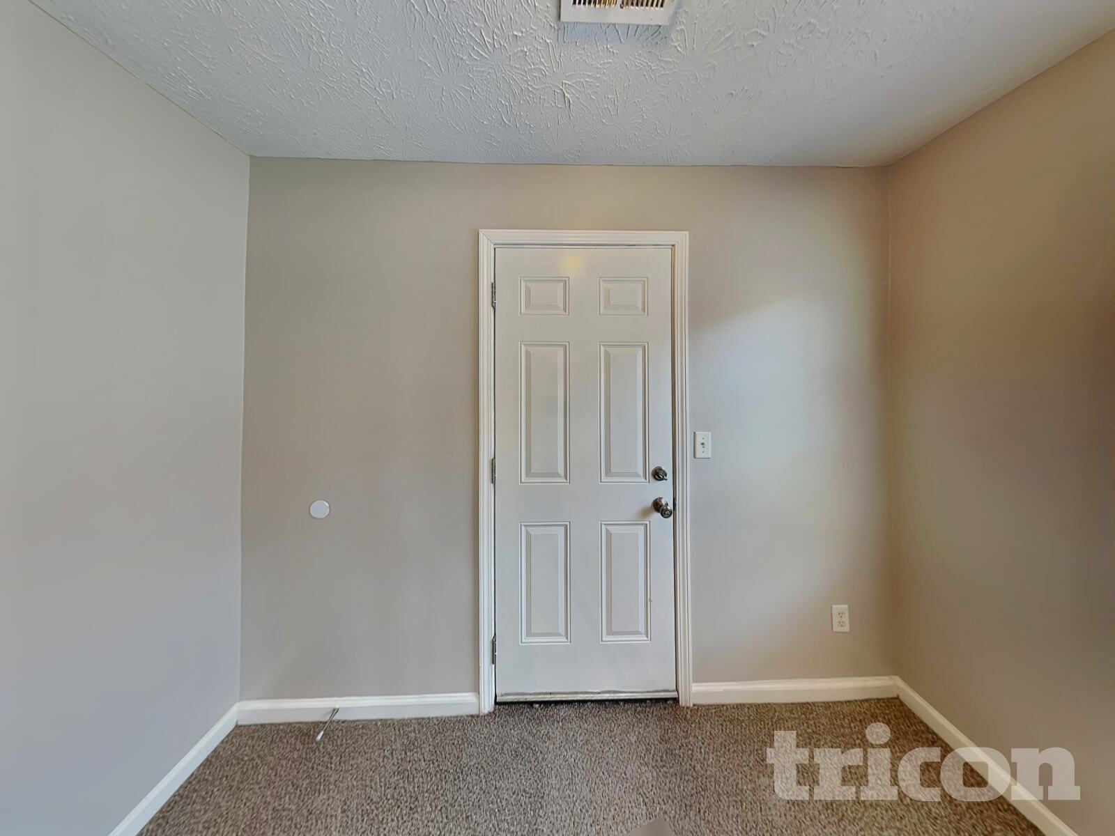 Building Photo - 300 Klinetop Dr