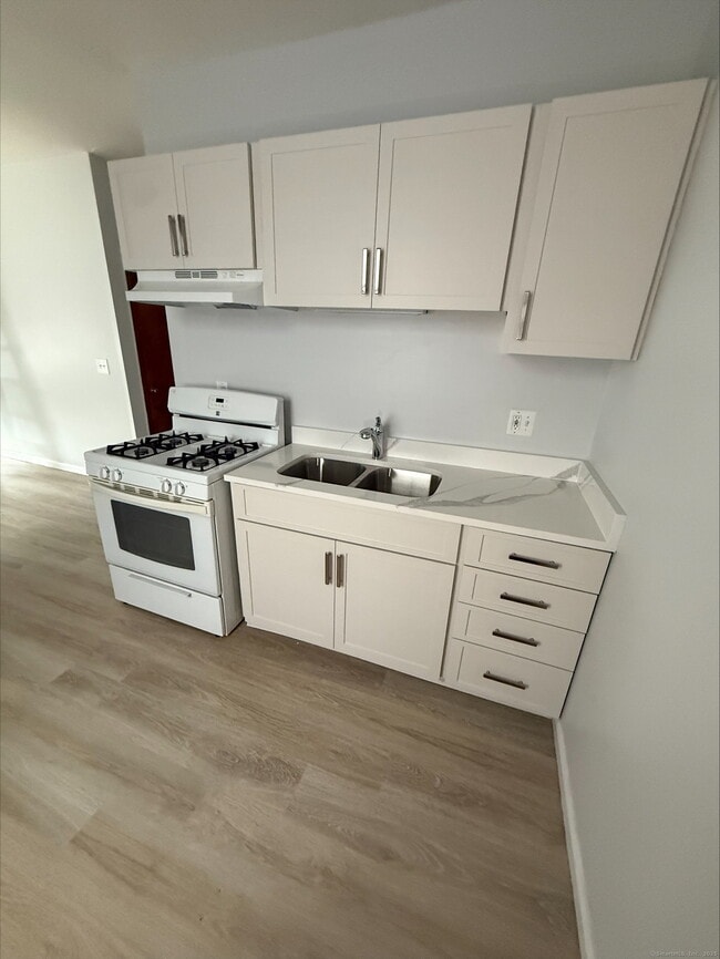 Building Photo - 441 Howe Ave