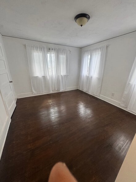 Primary Photo - 1617 Barry Ave