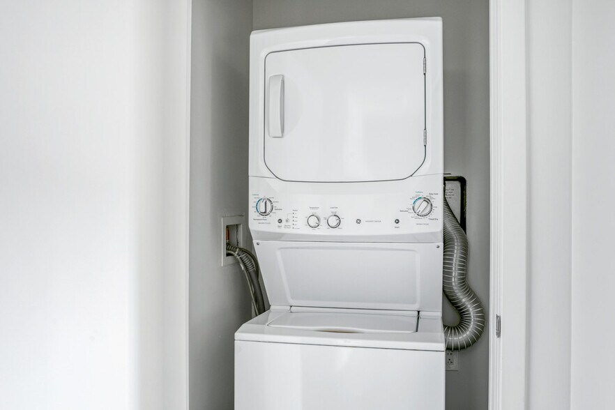 Building Photo - 5 Glassworks Ave