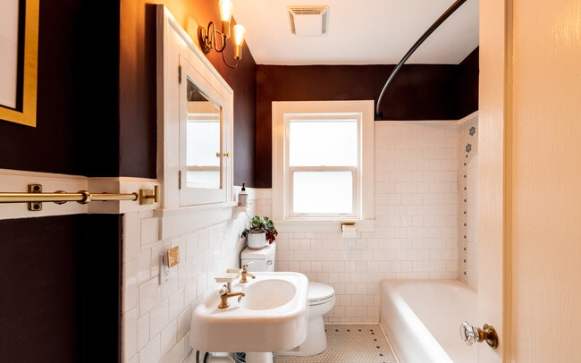 Building Photo - 1942 Boyer Ave E