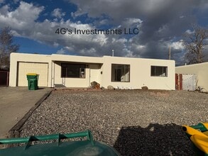 Building Photo - 3302 E Edgecliff Dr