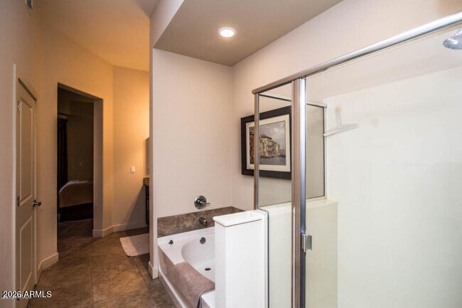 Building Photo - 945 E Playa Del Norte Dr