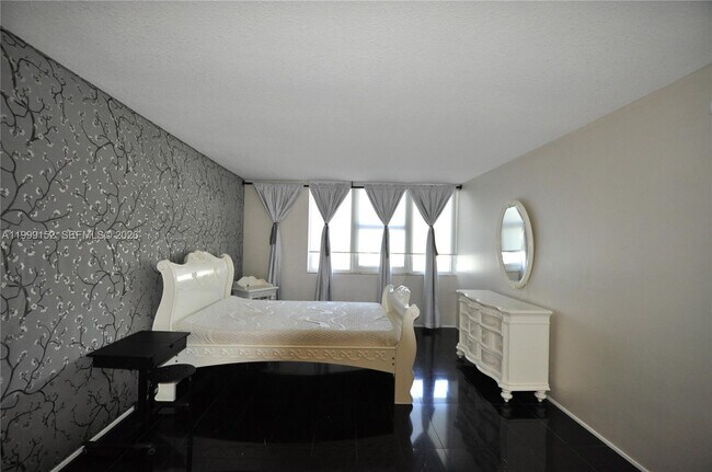 Building Photo - 2030 S Ocean Dr