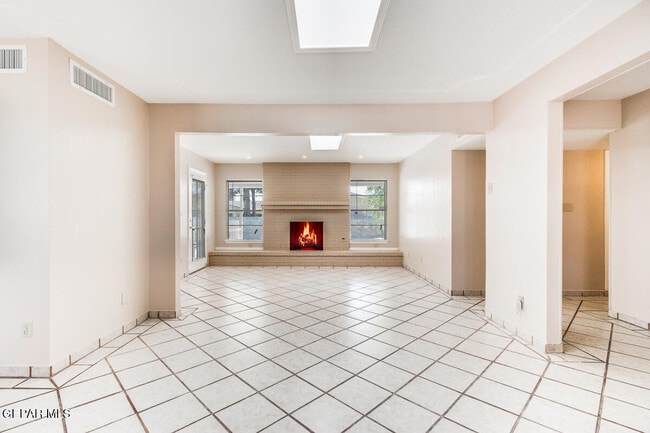 Building Photo - 5016 Cockrell Ln