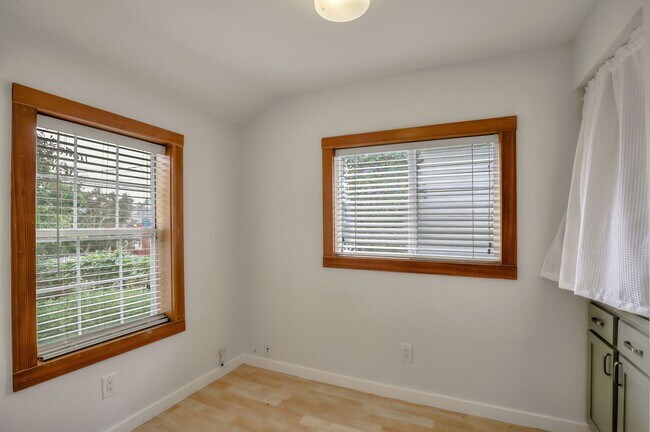 Building Photo - 3669 Madrone Ave