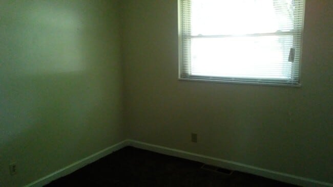 Building Photo - MASON,OHIO - 3 BED, 1  BATH, FAMILY ROOM  $1600  1st month rent free