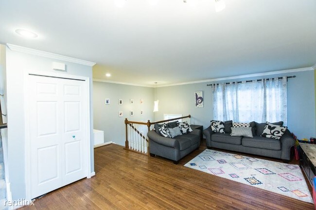 Building Photo - 3 br, 2.5 bath Townhome - 7111 Bradshaw Ct E