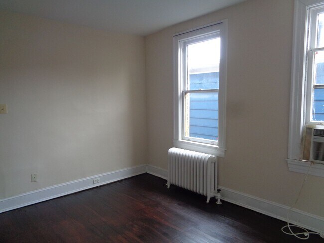 Building Photo - 3403 Bank St