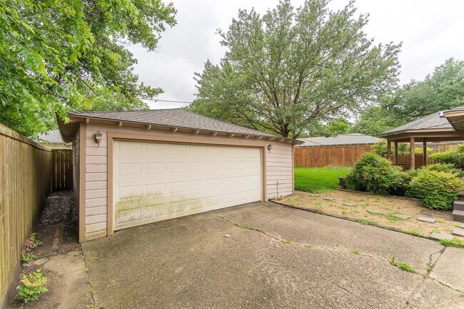 Building Photo - 515 Brookhurst Dr