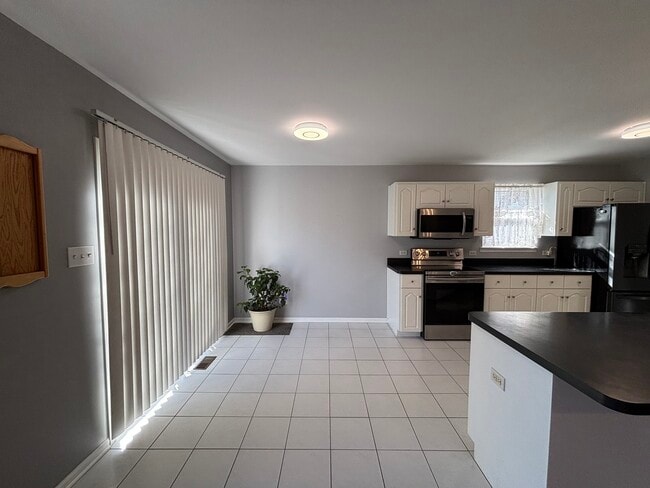 Building Photo - 1416 Finch Dr