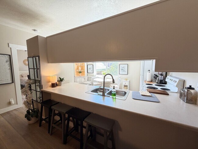 Building Photo - Charming 55+ Condo with Indoor Pool & Mountain Views in American Fork