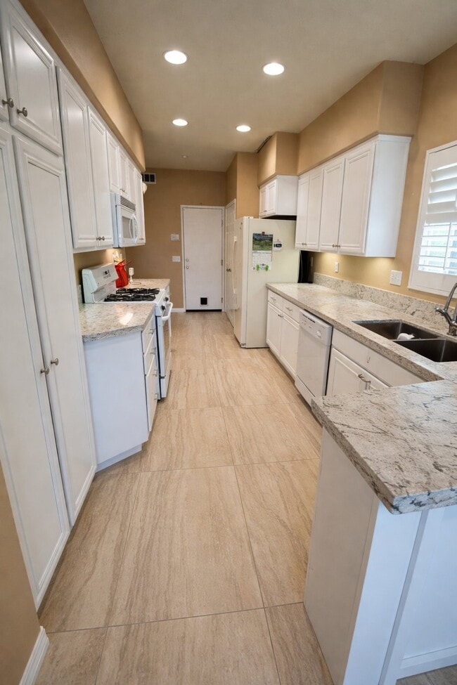 Building Photo - 3047 Watermount St