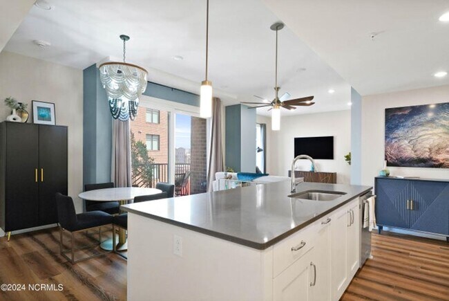 Building Photo - Welcome to your dream condo in the heart o...
