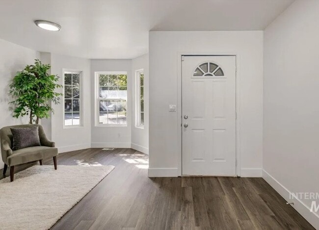 Building Photo - 230 War Eagle Dr