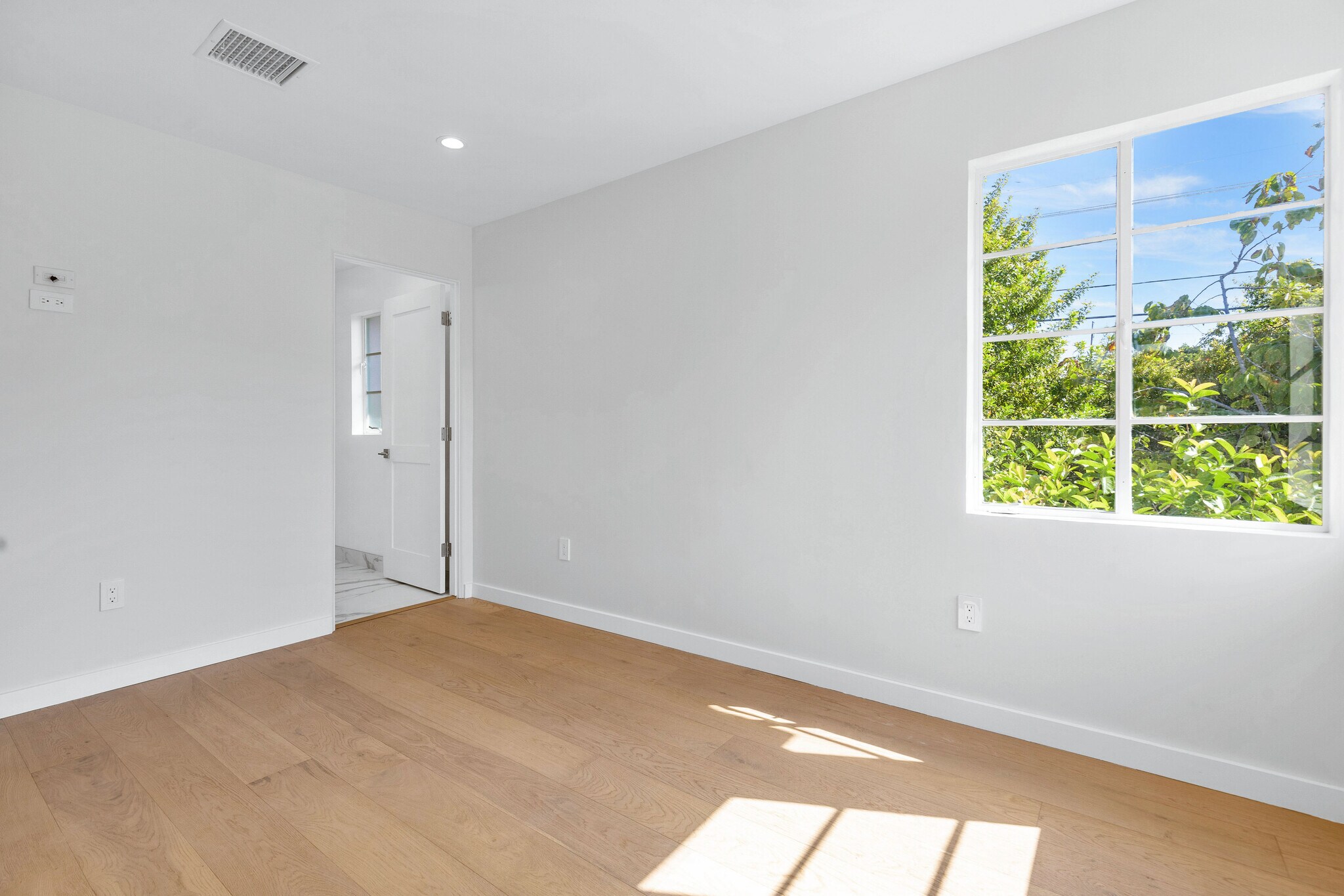 Building Photo - 3444 S Bentley Ave