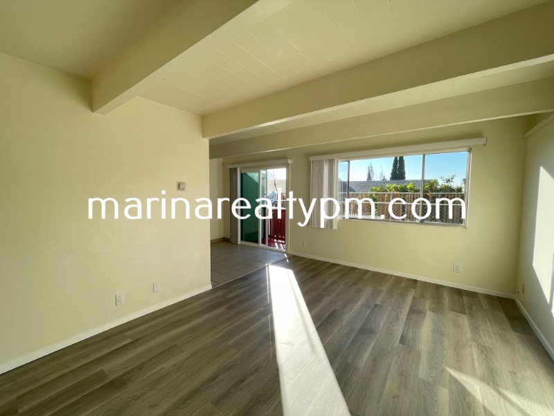 Building Photo - 240 Holly St