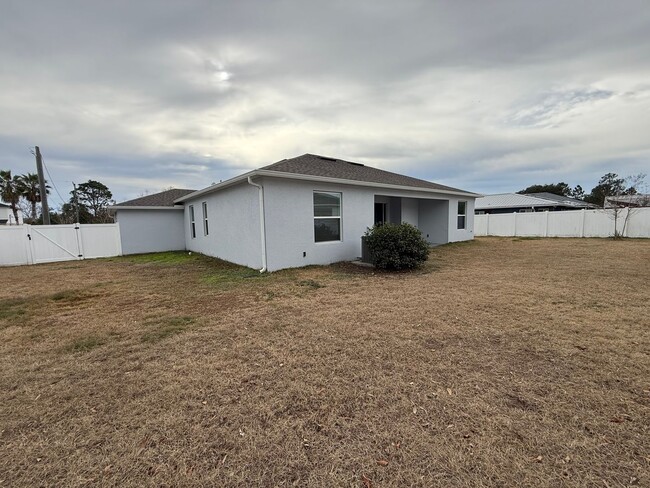 Building Photo - Beautiful 4 bedroom 2 bathroom home