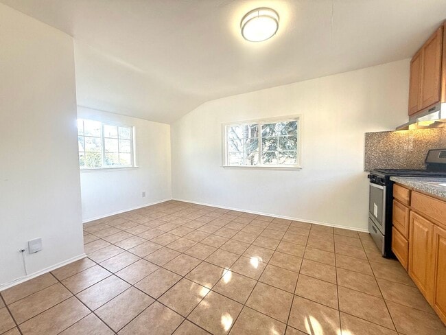 Building Photo - N Claremont