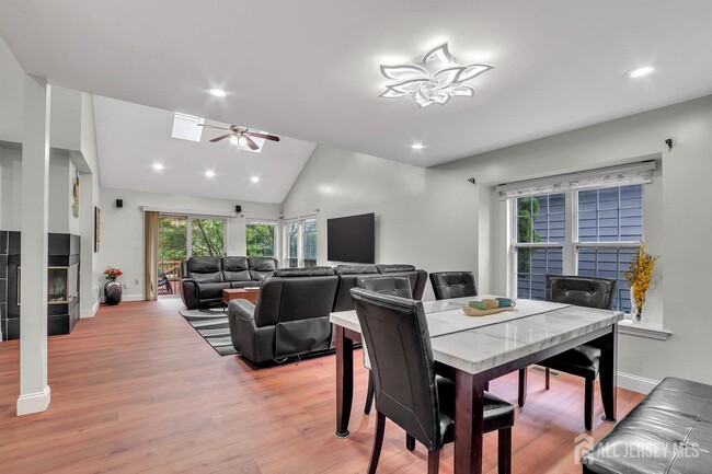 Building Photo - 10 Sawgrass Ct