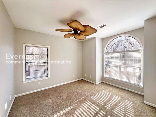 Building Photo - 2411 Stoney Creek Dr