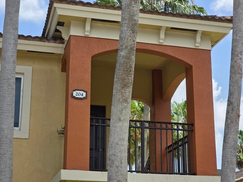 corner unit - 3398 NE 9th Dr