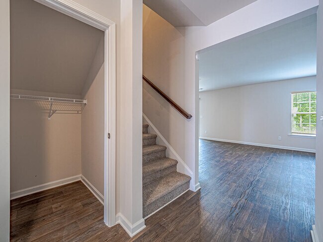 Building Photo - 1830 Lacebark Dr
