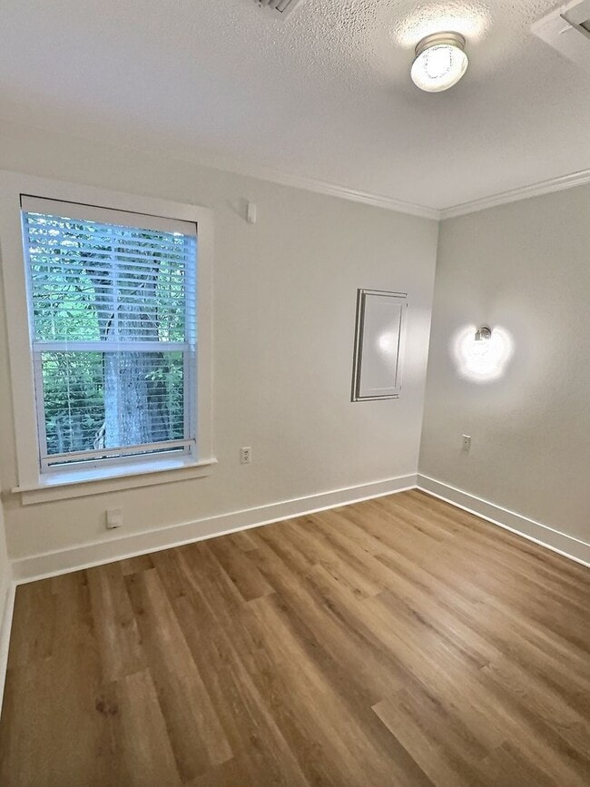 Building Photo - Charming Coastal Cottage in the Heart of Downtown Ocean Springs – Walk to Everything!