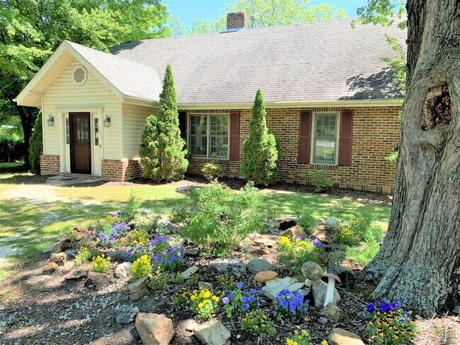 Primary Photo - 3007 Groometown Rd