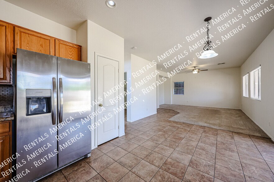 Building Photo - 14300 W Weldon Ave