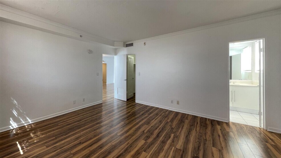 Building Photo - 3001 S Ocean Dr