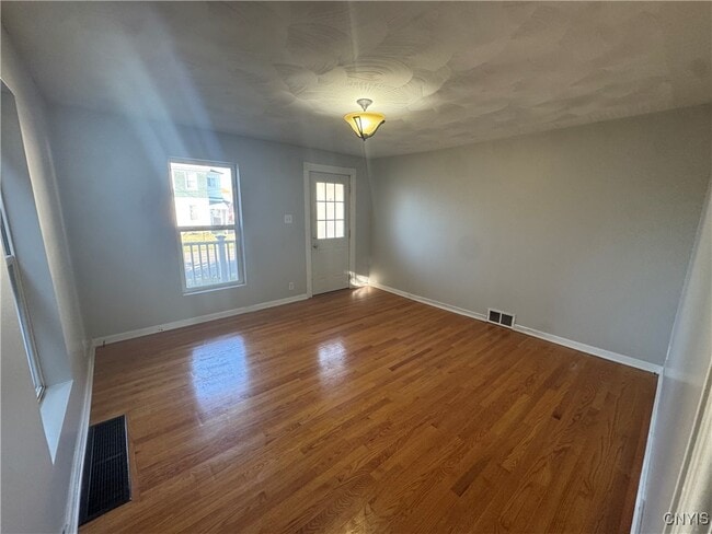 Building Photo - 27 Greenman Ave
