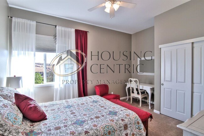 Building Photo - Serrano Executive 4bd/4.5ba Executive Home with Pool, Spa & 4-Car Garage!