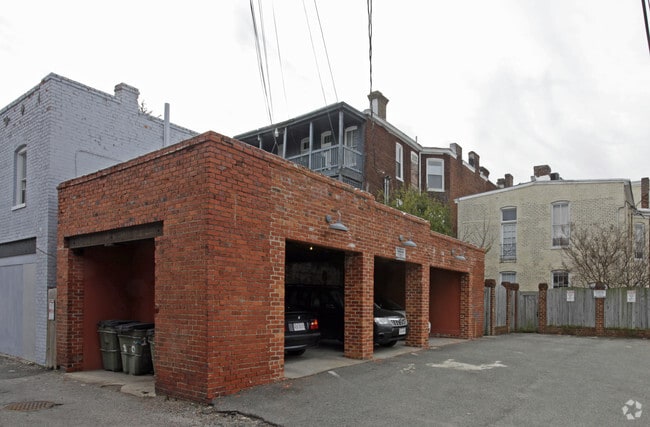 Building Photo - 8-10 E Main St