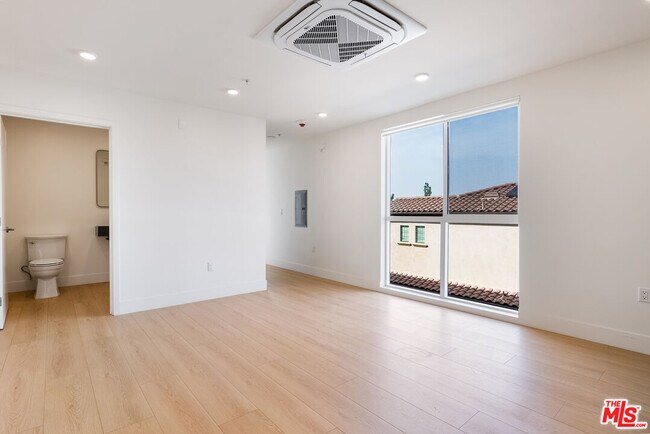 Building Photo - 8561 Belmont St