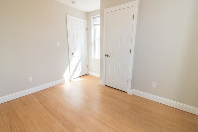 Building Photo - 104 N 60th St