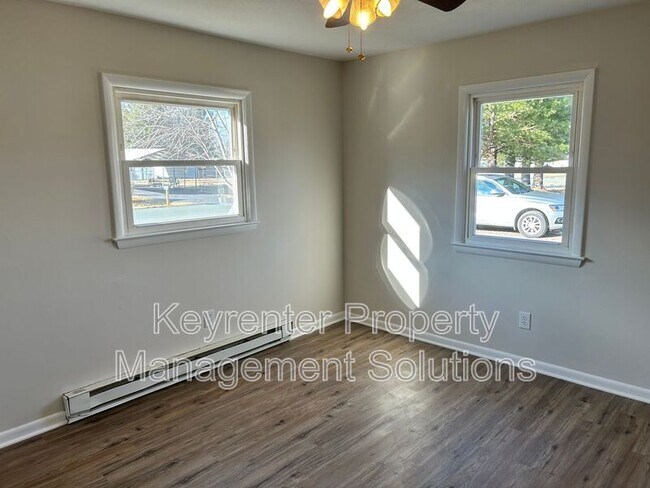 Building Photo - 26 Whiteoak Cir