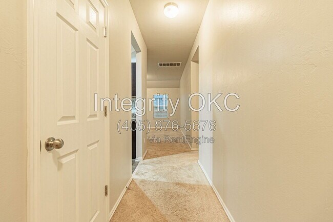 Building Photo - 13233 Bridgewater Dr