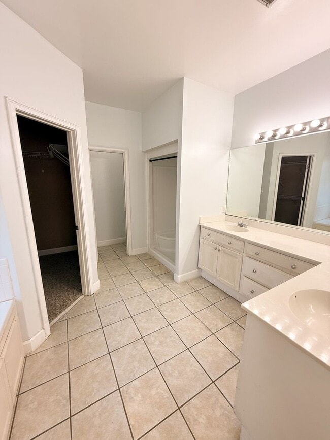 Building Photo - 2409 Riverside Dr