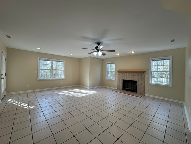 Building Photo - 204 Grandford Pl