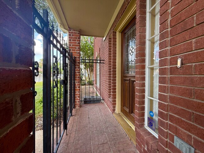 Building Photo - 3411 Ashfield Dr