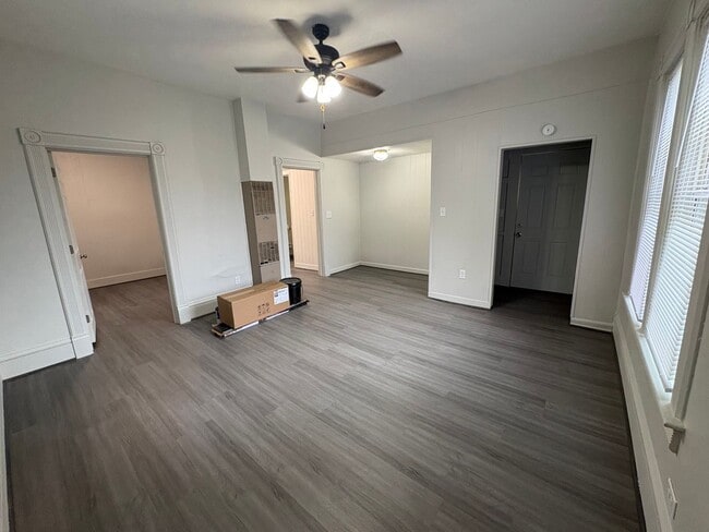 Building Photo - 545 Balcom St