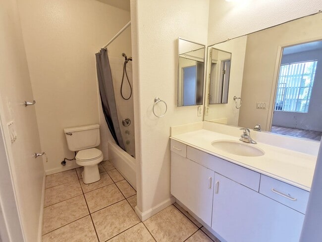 Building Photo - Open and bright 2 bedroom, 2 bath condo in Carmel Valley