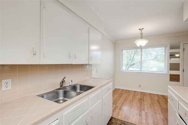 Building Photo - 1511 Shoal Creek Blvd