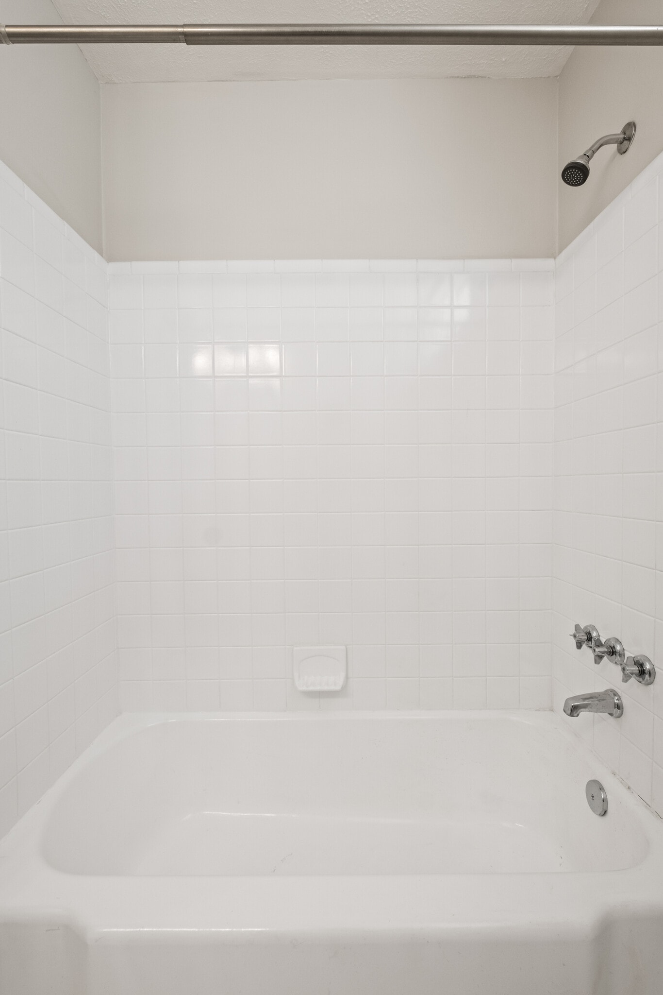 Building Photo - 318 Castleview Dr