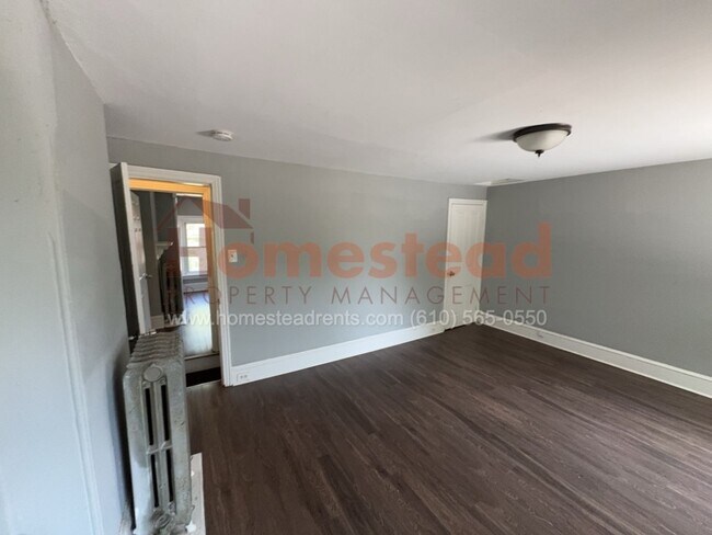 Building Photo - 504 W Airy St