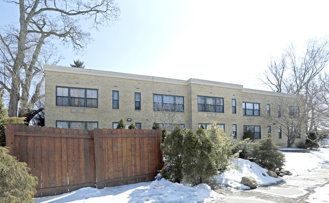 Building Photo - 944 Riverside Ave