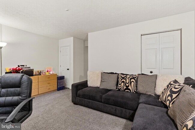 Building Photo - 2609 Claybrooke Dr